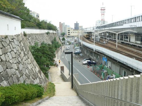 �{���ɋ߂��I